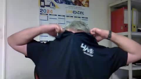 Snapshot of hippopotame17 chatting on December 3, 3:55 pm hippo online show from December 3, 3:55 pm