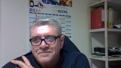 Snapshot of hippopotame17 chatting on December 4, 4:27 pm hippo online show from December 4, 4:27 pm