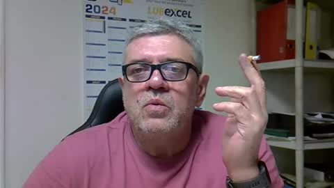 Snapshot of hippopotame17 chatting on December 8, 9:24 am hippo online show from December 8, 9:24 am