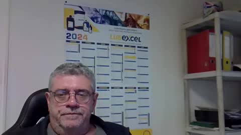 Snapshot of hippopotame17 chatting on December 9, 9:39 am hippo online show from December 9, 9:39 am