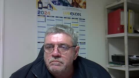 Snapshot of hippopotame17 chatting on December 12, 5:04 pm hippo online show from December 12, 5:04 pm