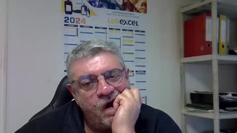 Snapshot of hippopotame17 chatting on December 13, 9:13 am hippo online show from December 13, 9:13 am