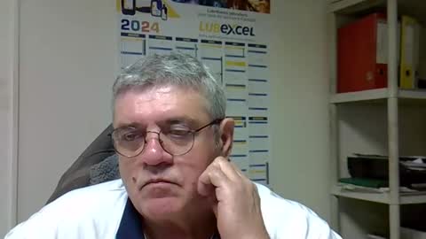 Snapshot of hippopotame17 chatting on December 15, 7:24 am hippo online show from December 15, 7:24 am