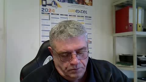 Snapshot of hippopotame17 chatting on December 16, 9:24 am hippo online show from December 16, 9:24 am