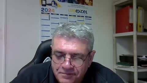 Snapshot of hippopotame17 chatting on December 16, 12:27 pm hippo online show from December 16, 12:27 pm