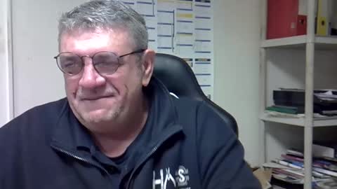 Snapshot of hippopotame17 chatting on December 19, 7:07 am hippo online show from December 19, 7:07 am