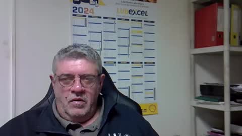 Snapshot of hippopotame17 chatting on December 23, 6:55 am hippo online show from December 23, 6:55 am