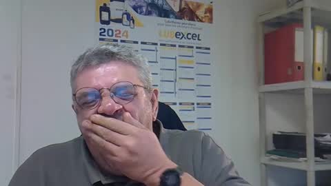 Snapshot of hippopotame17 chatting on December 23, 3:55 pm hippo online show from December 23, 3:55 pm