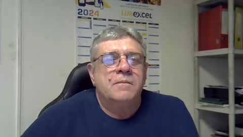 Snapshot of hippopotame17 chatting on January 1, 1:48 pm hippo online show from January 1, 1:48 pm