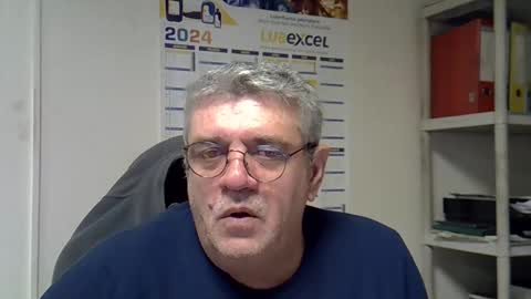 Snapshot of hippopotame17 chatting on January 4, 8:17 am hippo online show from January 4, 8:17 am