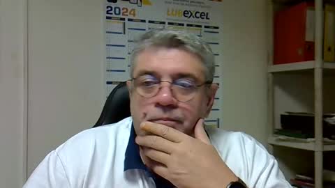 Snapshot of hippopotame17 chatting on January 5, 8:11 am hippo online show from January 5, 8:11 am