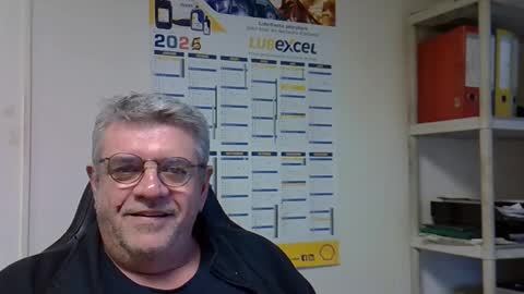 Snapshot of hippopotame17 chatting on January 6, 4:13 pm hippo online show from January 6, 4:13 pm