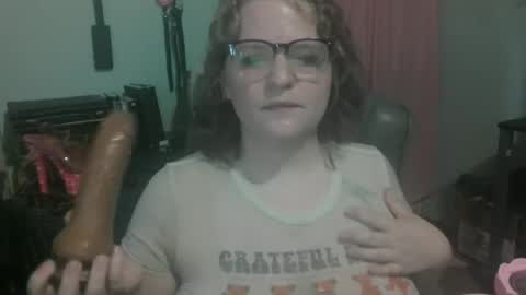 Snapshot of hippybambi chatting on June 20, 1:30 am Hippy online show from June 20, 1:30 am