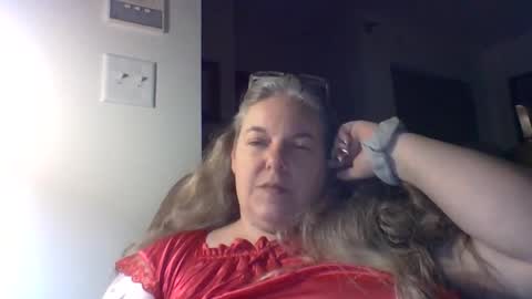 Snapshot of hippysnewhere chatting on May 19, 9:26 am hippysnewhere online show from May 19, 9:26 am