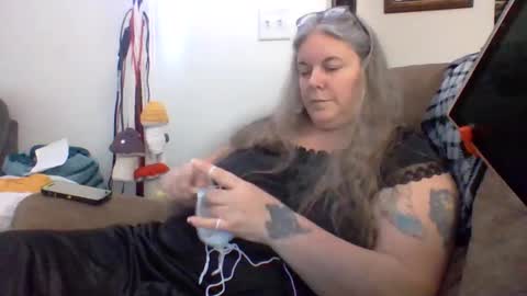 Snapshot of hippysnewhere chatting on May 28, 10:40 pm hippysnewhere online show from May 28, 10:40 pm
