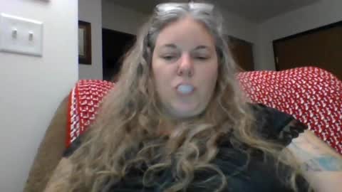 Snapshot of hippysnewhere chatting on June 12, 9:52 am hippysnewhere online show from June 12, 9:52 am