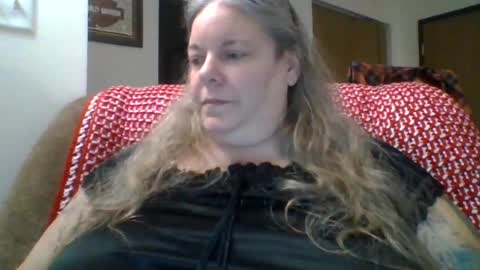 Snapshot of hippysnewhere chatting on June 13, 3:48 am hippysnewhere online show from June 13, 3:48 am