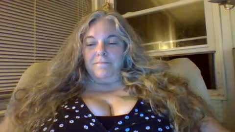Snapshot of hippysnewhere chatting on June 27, 7:02 am hippysnewhere online show from June 27, 7:02 am