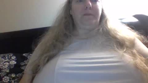 Snapshot of hippysnewhere chatting on July 10, 8:50 am hippysnewhere online show from July 10, 8:50 am