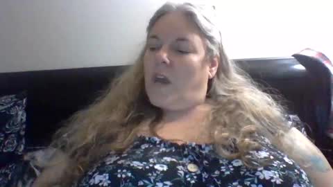 Snapshot of hippysnewhere chatting on July 14, 9:03 am hippysnewhere online show from July 14, 9:03 am