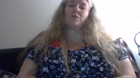 Snapshot of hippysnewhere chatting on July 23, 9:18 am hippysnewhere online show from July 23, 9:18 am