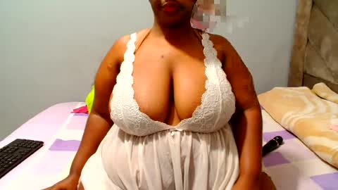 Snapshot of hips2sexy chatting on June 14, 9:00 am hips2sexy online show from June 14, 9:00 am