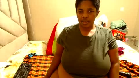 Snapshot of hips2sexy chatting on August 6, 3:19 am hips2sexy online show from August 6, 3:19 am