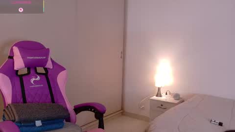 Snapshot of hipshannah chatting on November 15, 9:54 pm H A N N A H online show from November 15, 9:54 pm