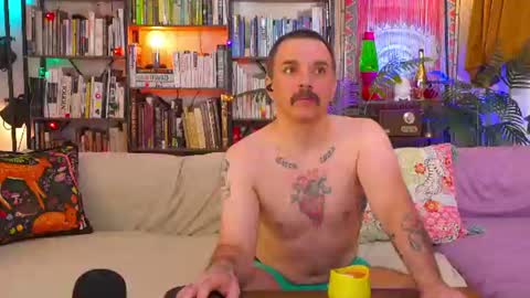 Snapshot of hipstertrashdumpsterfire chatting on July 2, 7:47 am HipsterTrash Clark one half of Task Manager online show from July 2, 7:47 am