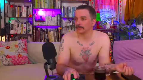 Snapshot of hipstertrashdumpsterfire chatting on July 4, 8:31 am HipsterTrash Clark one half of Task Manager online show from July 4, 8:31 am