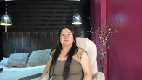 Hirenne  online show from October 18, 7:20 am