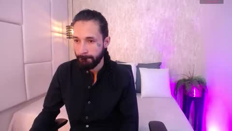 Hisoka online show from February 25, 7:45 pm