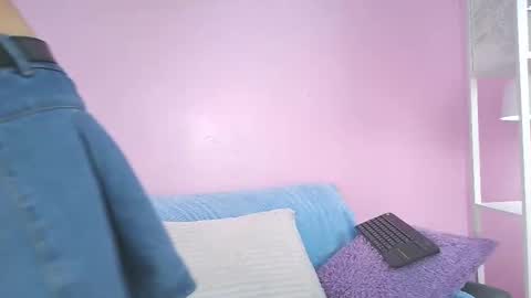 hiyakasudere_ online show from November 18, 6:45 pm