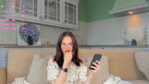 Snapshot of hloe_flower chatting on June 16, 1:14 pm Kiana online show from June 16, 1:14 pm