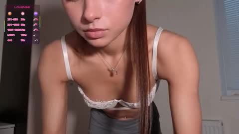 Snapshot of hoaarisa chatting on December 16, 12:32 pm Sofia online show from December 16, 12:32 pm