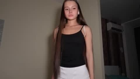 Snapshot of hoaarisa chatting on January 6, 7:06 pm Sofia online show from January 6, 7:06 pm