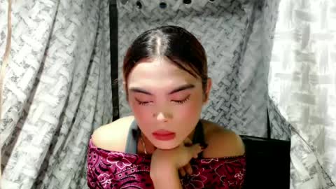 Snapshot of hoelyaurora chatting on July 6, 8:11 am Aurora3 online show from July 6, 8:11 am