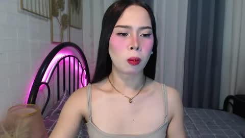 hoelymolly online show from July 1, 6:18 pm