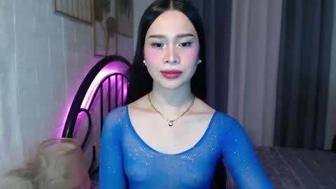 hoelymolly online show from July 5, 7:43 pm