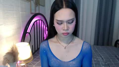 hoelymolly online show from July 13, 9:50 pm