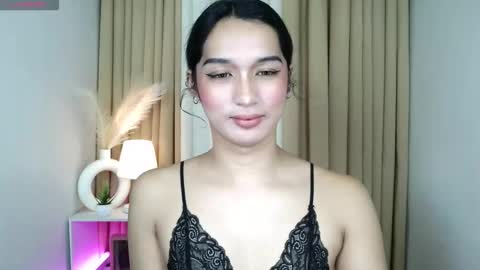 Hoelymorri online show from December 17, 12:05 am