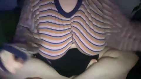 Snapshot of hoestoes915 chatting on December 17, 5:29 am Stacey online show from December 17, 5:29 am