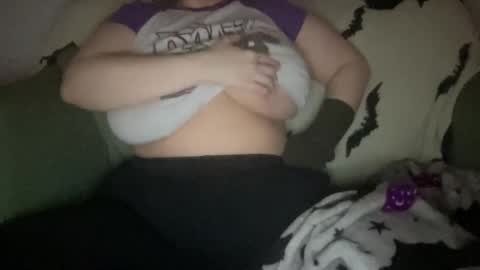 Snapshot of hoestoes915 chatting on February 26, 10:04 am Stacey online show from February 26, 10:04 am