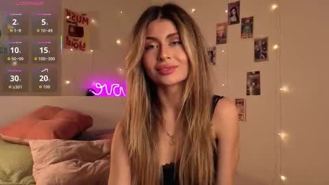 Snapshot of holayoula chatting on September 21, 8:16 am Moni Monica online show from September 21, 8:16 am