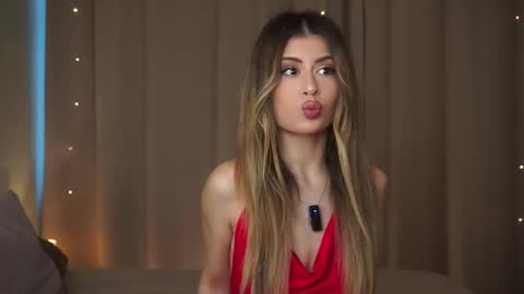 Snapshot of holayoula chatting on November 14, 8:13 am Moni Monica online show from November 14, 8:13 am