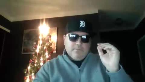 holden_minutz online show from December 17, 9:04 am