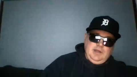 holden_minutz online show from April 10, 8:08 am