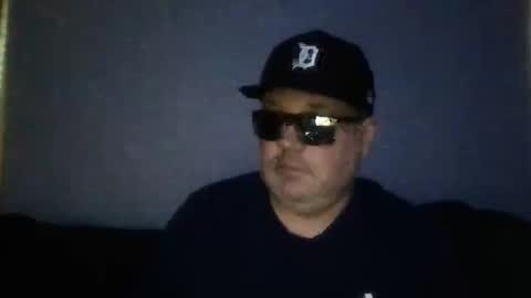 Snapshot of holden_minutz chatting on May 29, 11:08 am holden_minutz online show from May 29, 11:08 am