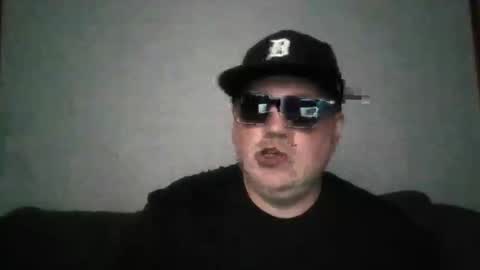 Snapshot of holden_minutz chatting on June 3, 6:38 am holden_minutz online show from June 3, 6:38 am