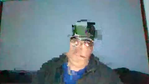 Snapshot of holden_minutz chatting on June 10, 8:02 am holden_minutz online show from June 10, 8:02 am